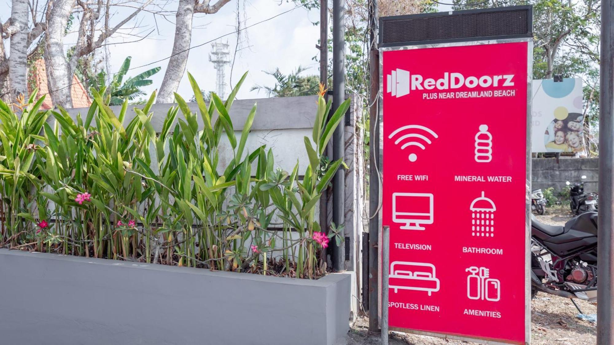 Reddoorz @ Uluwatu Suites Esterno foto